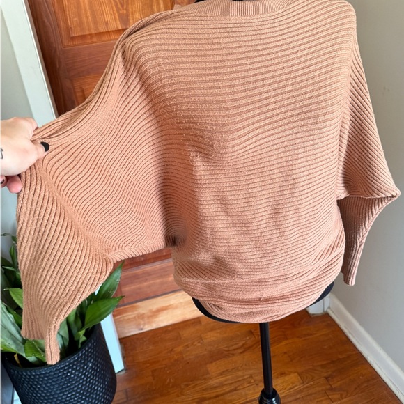 Women's Ribbed Sweater - Picture 3 of 4